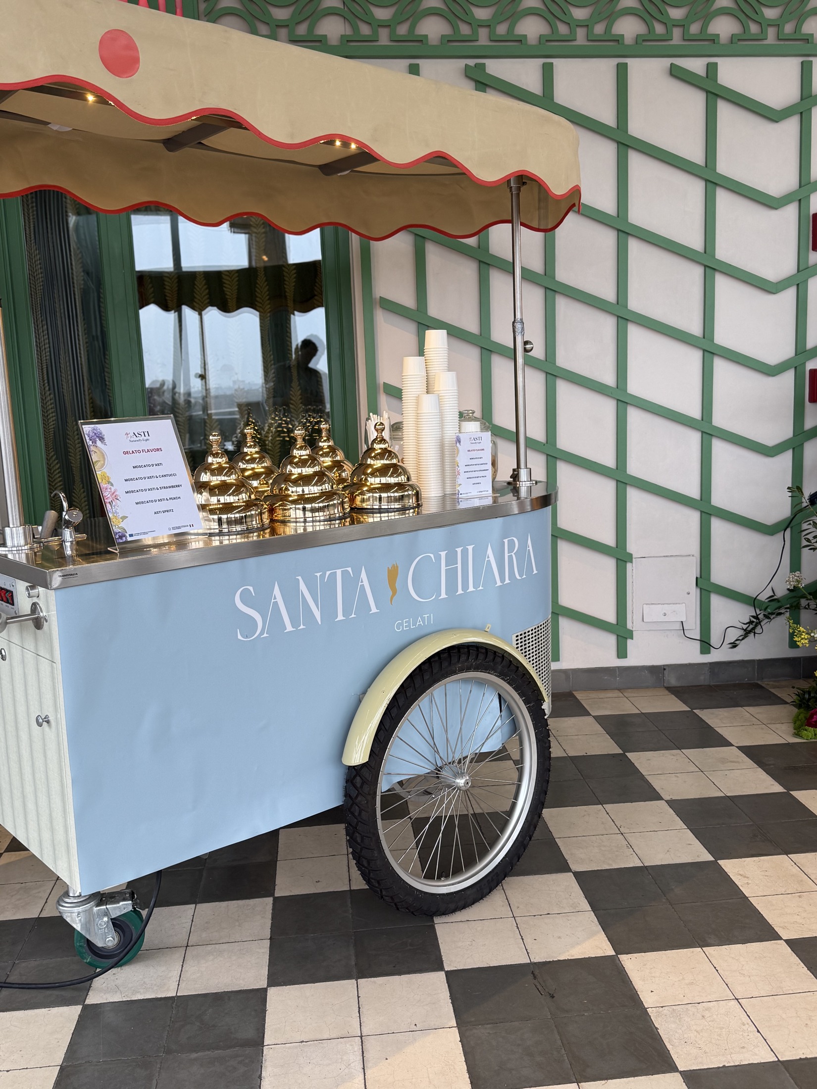 Santa Chiara gelato cart 3